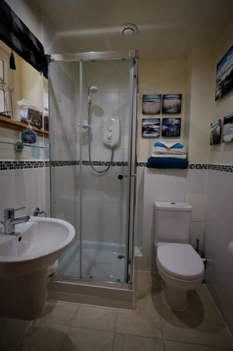 Loch Lomond Unique Selfcontained Bed+Bathroom Alexandria Bagian luar foto